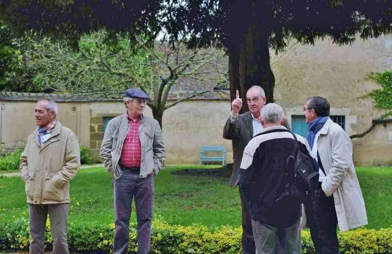 1_IMGP6071 (Balvay).jpg - À Nohant, visite de la maison de George Sand. Le « GO » craint la pluie ?